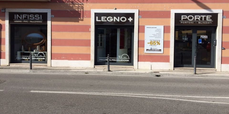 vetrina legno piu