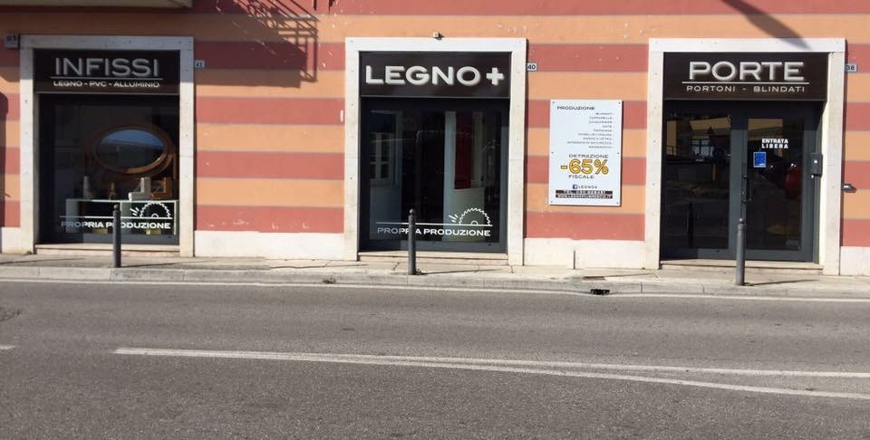 vetrina legno piu